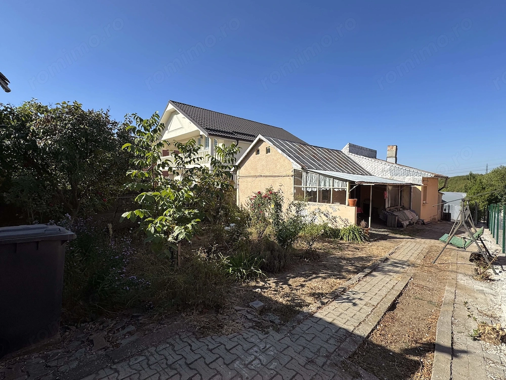Casa 2 cam, bucatarie, baie, teren 650 mp, str. Manastirii