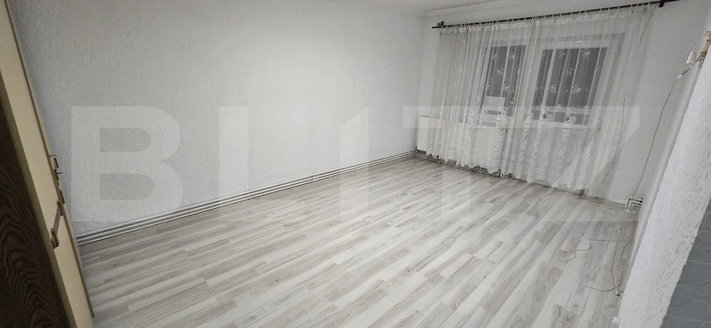 Apartament 3 camere, 55 mp - zona Micro 17