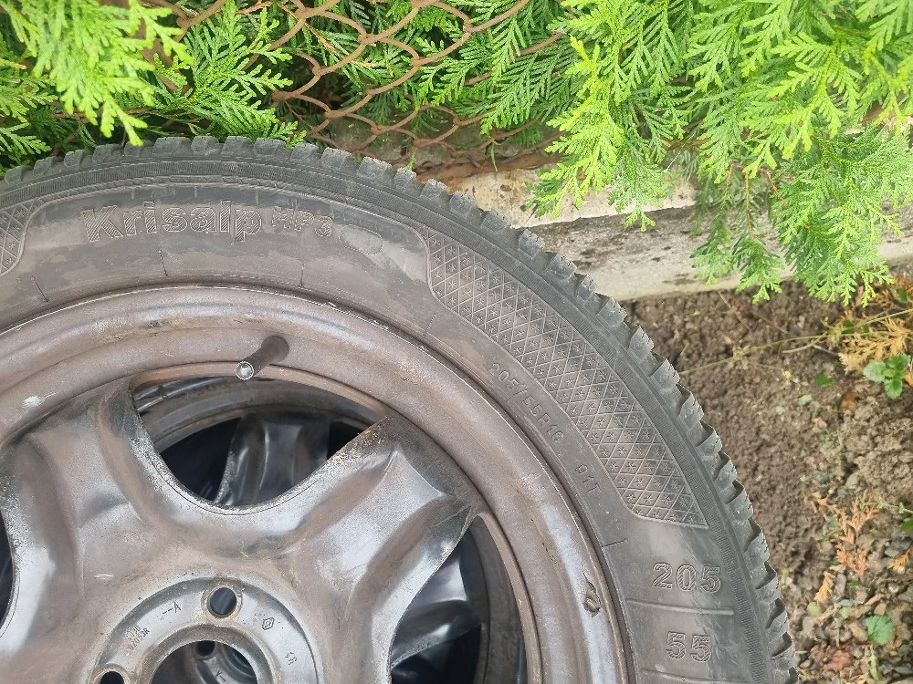 4 cauciucuri de iarna 205 55 16 cu jante de tabla 5x100 de Dacia sau Renault 