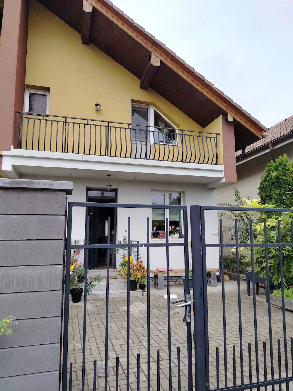 Casa tip duplex in spate la Alba Mall Costache Negruzzi