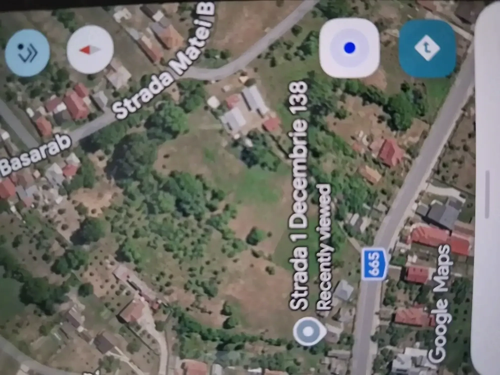 Vânzare teren intravilan pentru casă și grădină, posibil parcelare pentru investiție.