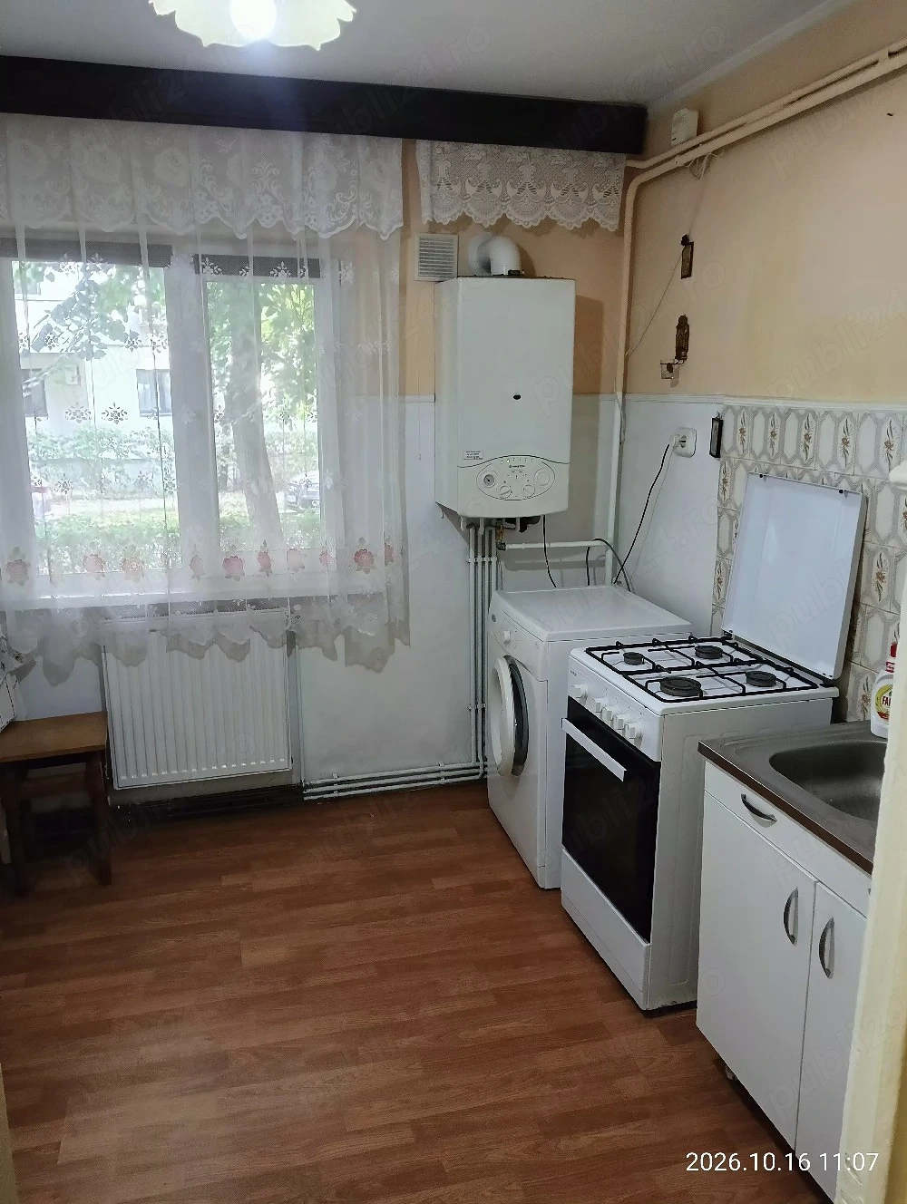 Persoană fizică vinde apartament cu 2 camere decomandate în Nicolina 2 la parter 