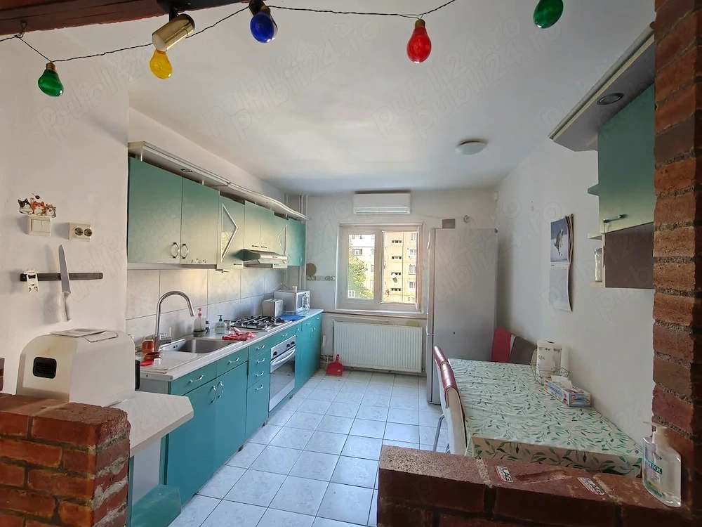 Apartament 3 camere decomandat etaj 2 zona Soarelui cu 2 balcoane centrala proprie