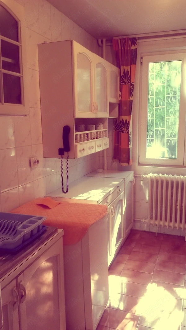 Vând apartament 3 camere decomandat drumul taberei 65 mp 124.900 negociabil