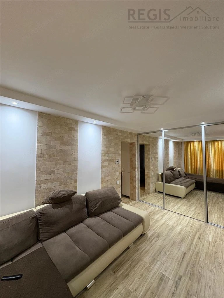 Apartament de vanzare cu 4 camere zona Racadau