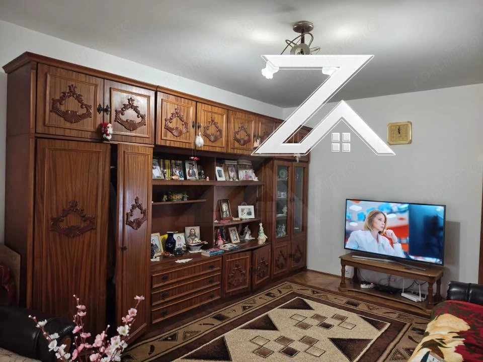 Apartament 3 camere decomandat, 69 mp, 2 băi și balcon – Craiovița Nouă