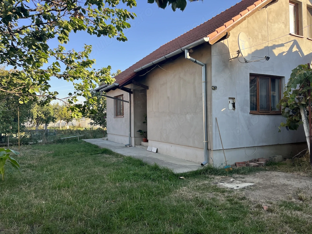 Proprietar vând casă individuală în Utvin