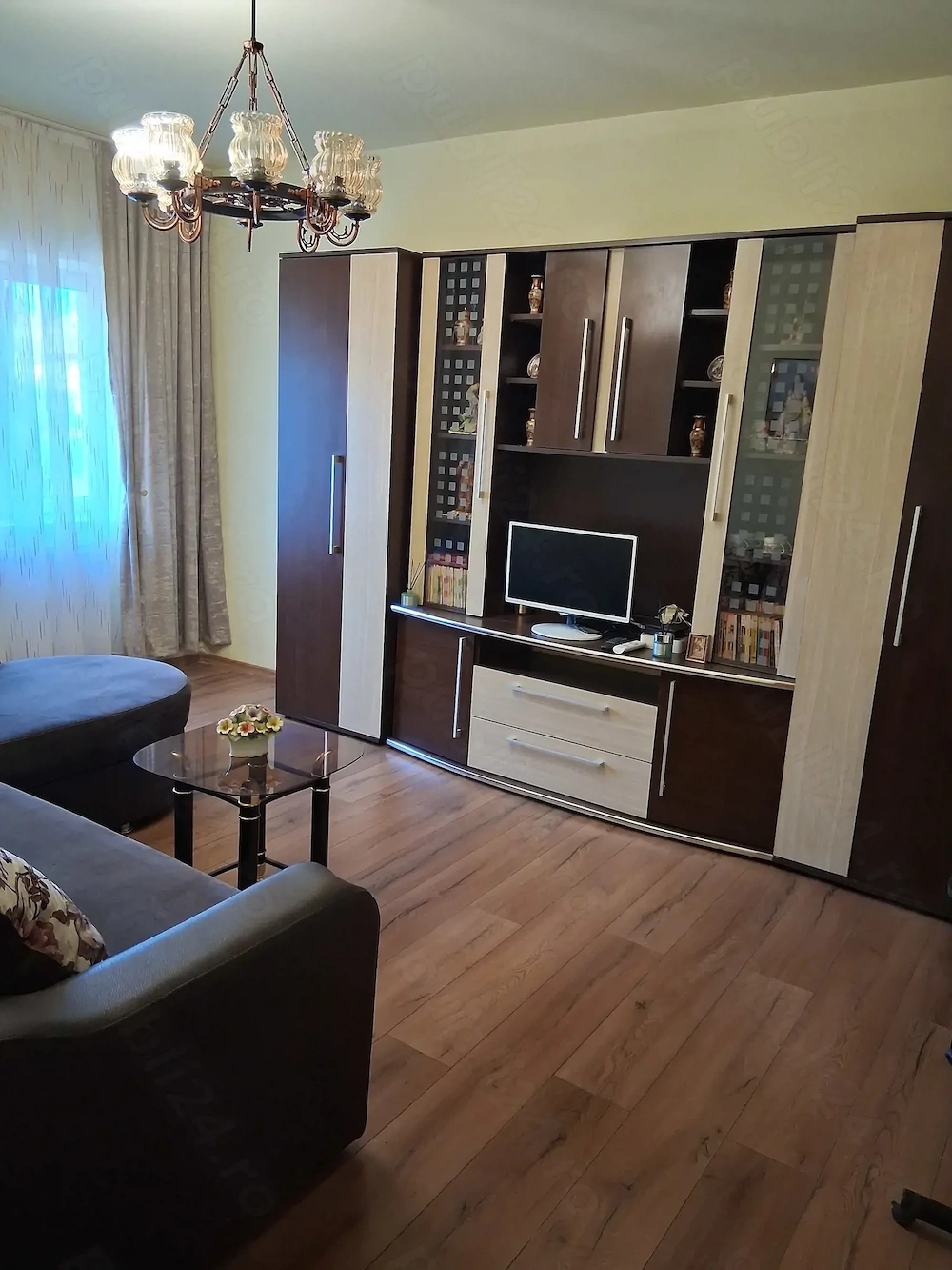 Ofer spre închiriere apartament zonă ultracentral 