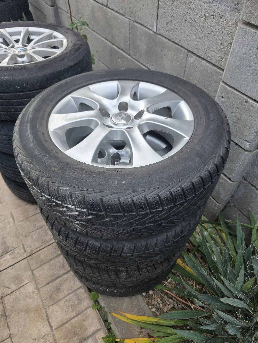 Set 4 jante aliaj 5x114,3 Hyundai cu anvelope iarna 215/65/16