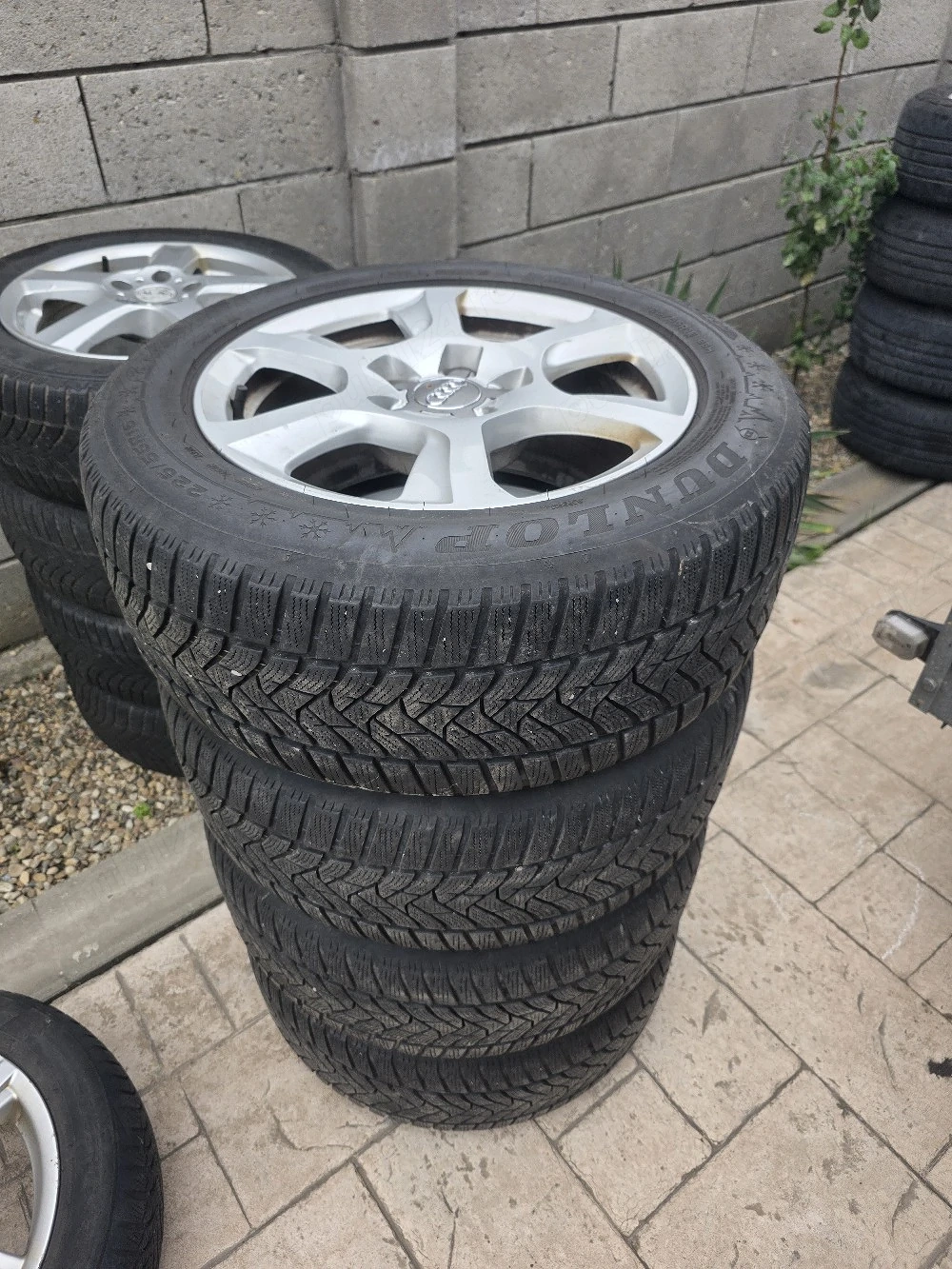 Set 4 jante aliaj 5x112 echipate cu anvelope iarna 225/55/16 Dunlop 