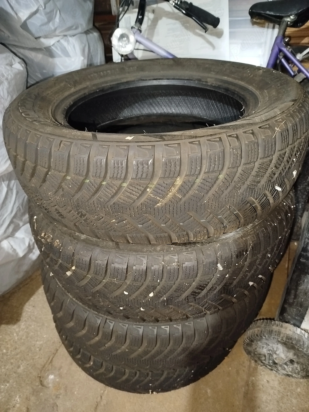 Vand 4 cauciucuri de iarna pentru Toyota Yaris, folosite