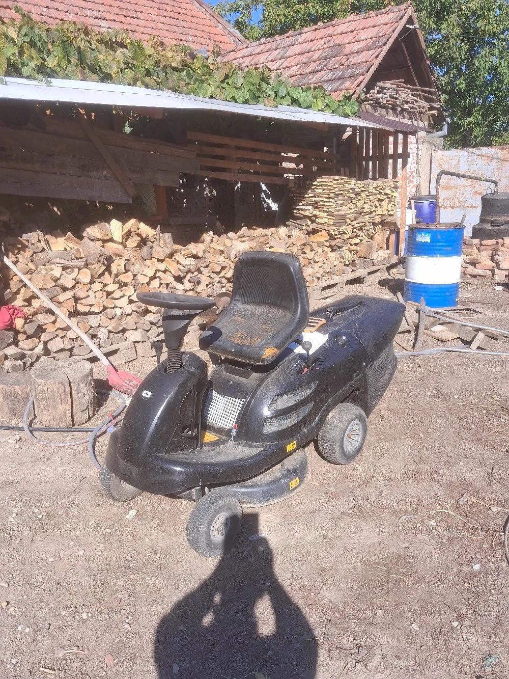 tractoraș de tuns iarba