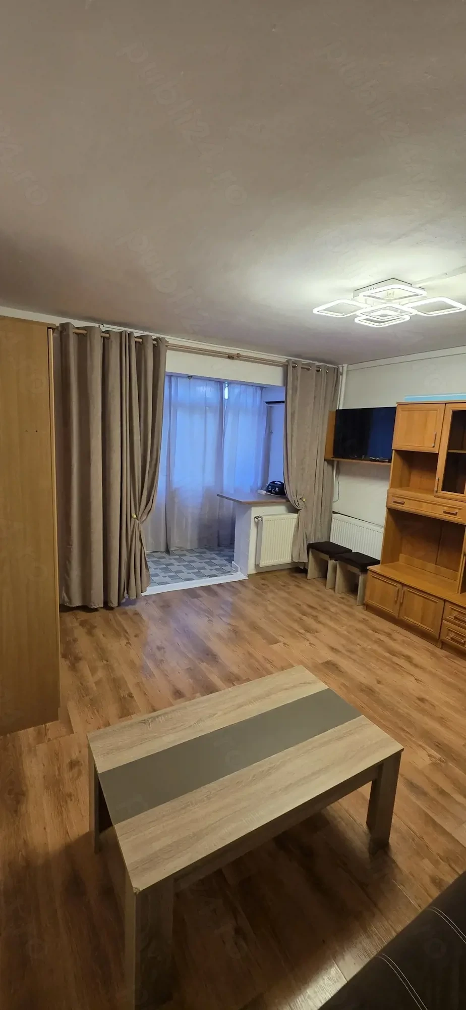Proprietar   Închiriez garsonieră decomandată mobilată, metrou Costin Georgian, AC + Boiler