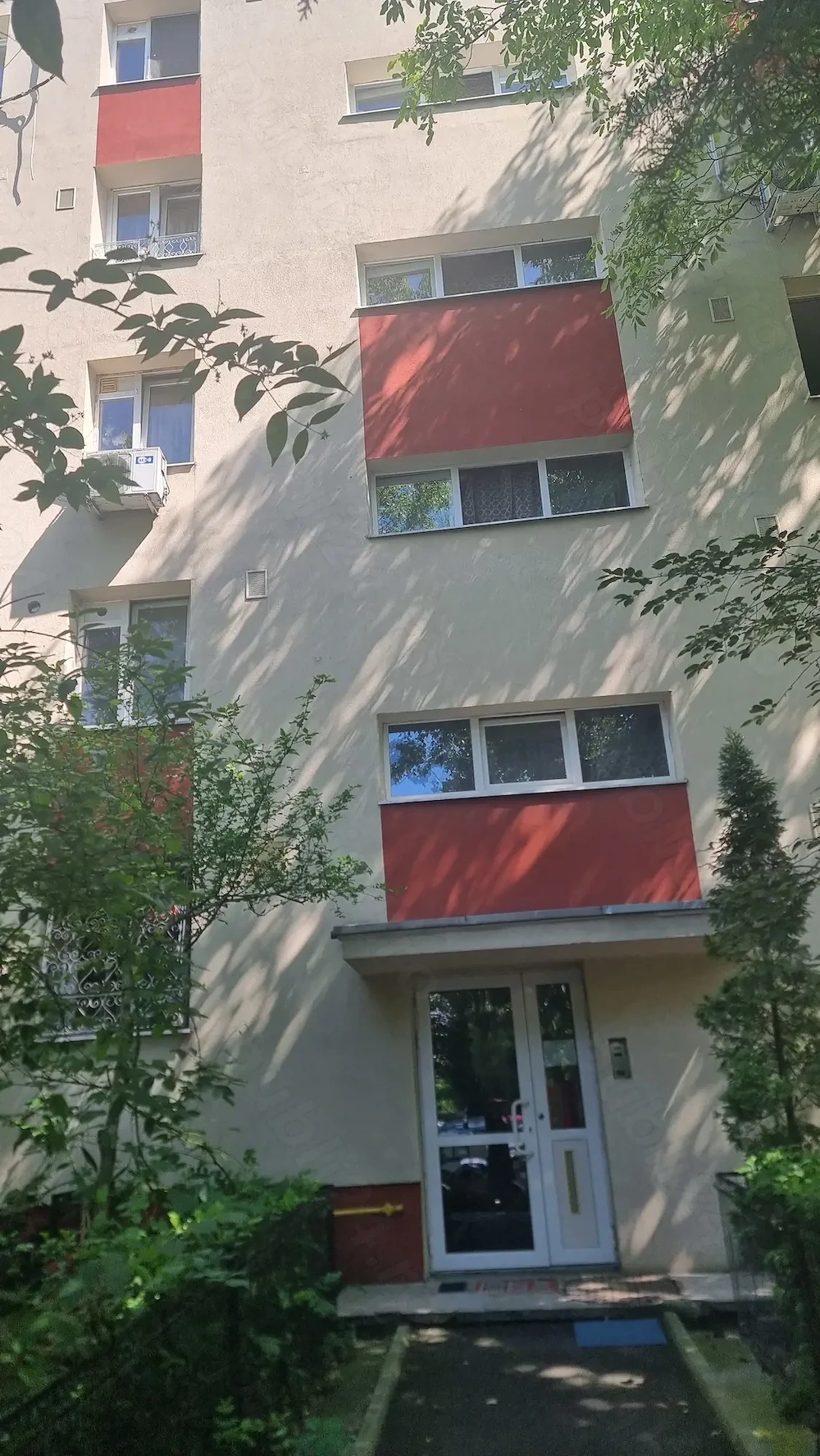 Proprietar vand Apartament 4 camere dec  etaj 1 cu boxă  și parcare ADP  sect 4 Berceni  Brâncoveanu
