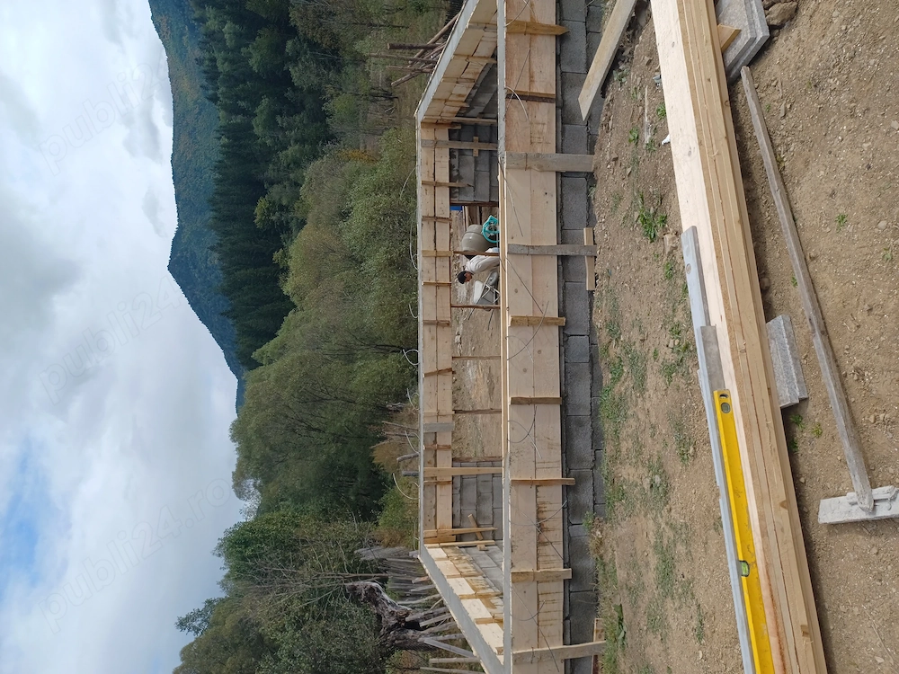 Vind teren cu construcție inceputa