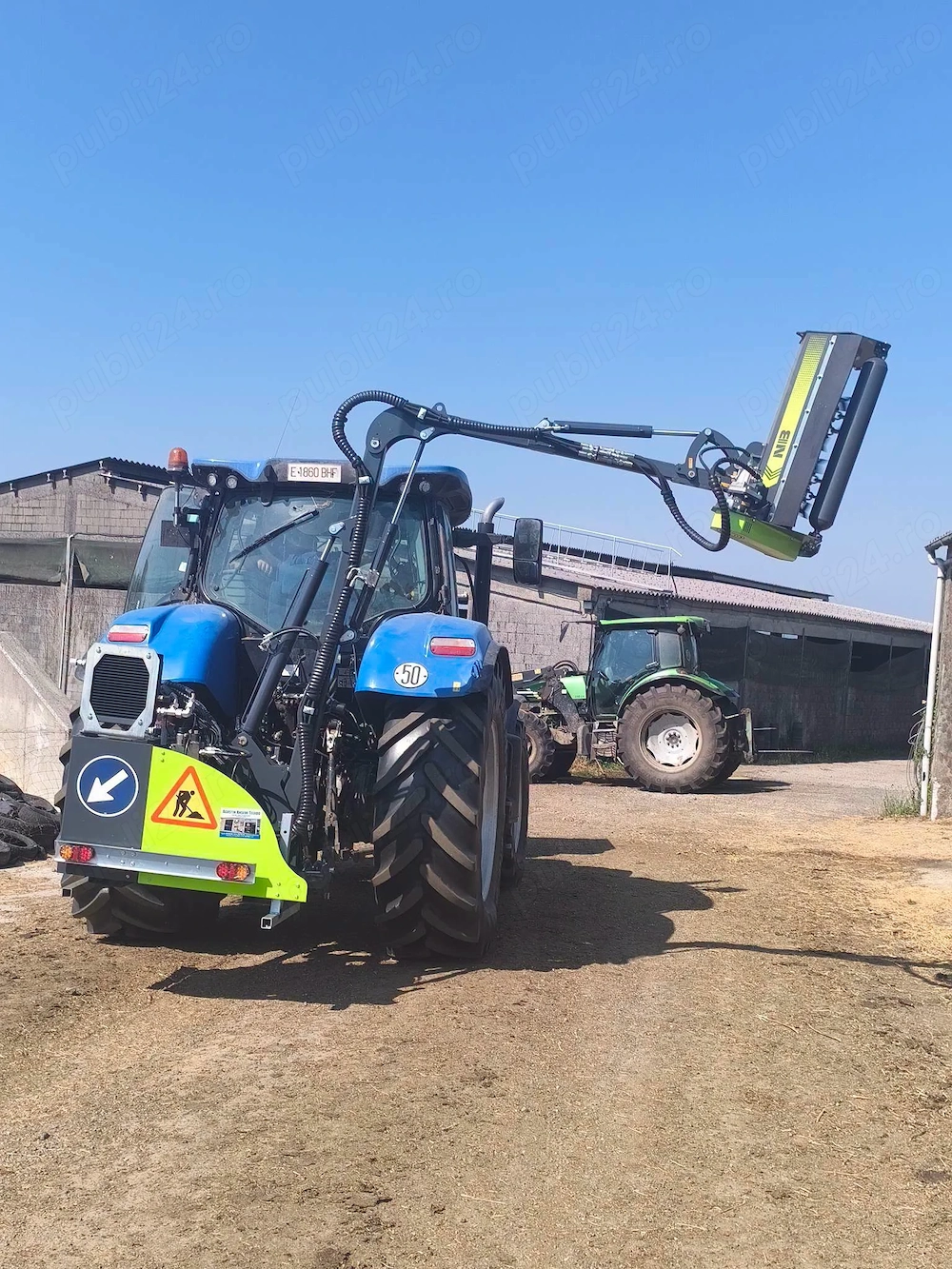 Tocatoare cu brat articulat pentru tractor