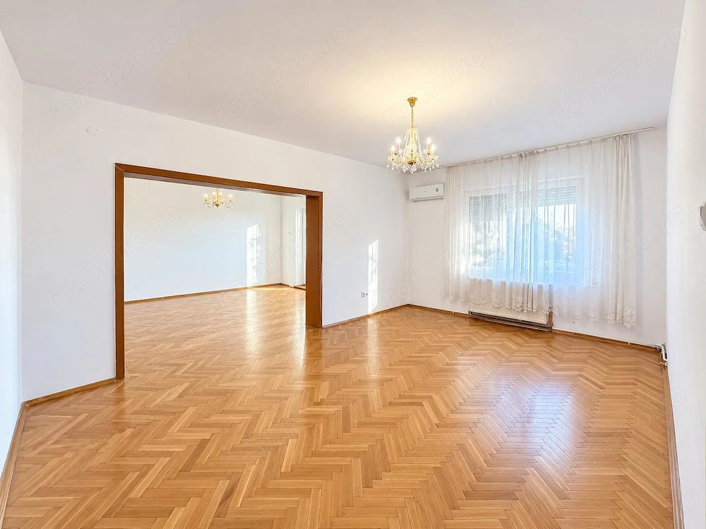 Bloc tip asociatie - zona Kiriac. 4 camere, 3 balcoane. Garaj si boxa.