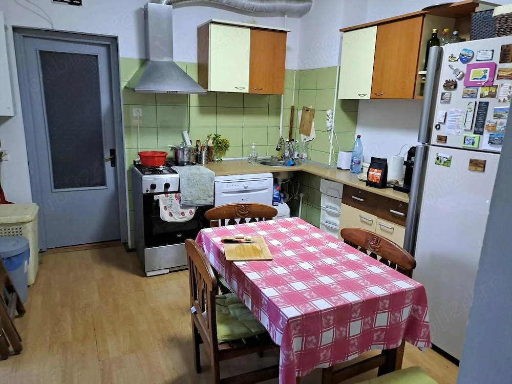 Inchiriez garsoniera spatioasa la curte Km 4-5, 350 euro