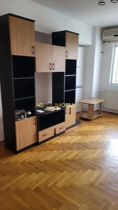 3 Camere de inchiriat | Mosilor | Metrou | CatFriendly |