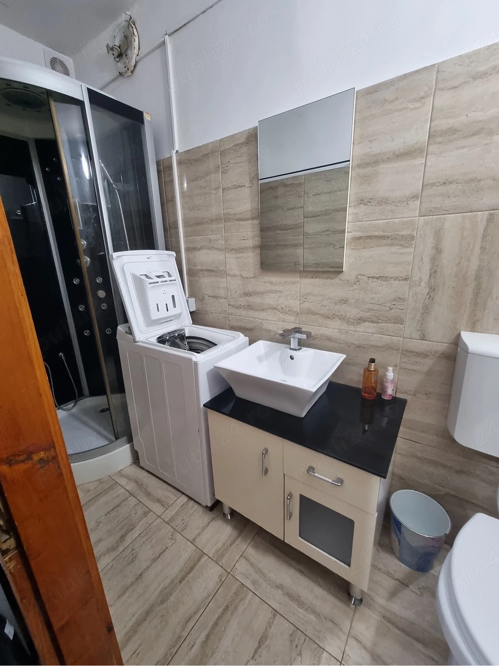 Inchiriez camera Colonia Metrom suprafata 20 m2