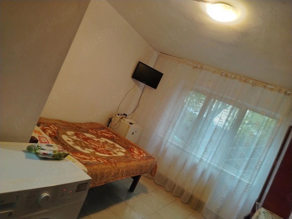 Inchiriez garsonieră zona Nicolina în spate la hotel Victoria