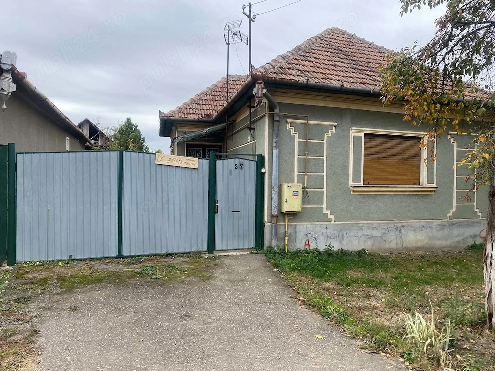 Casă cu teren în Biharia