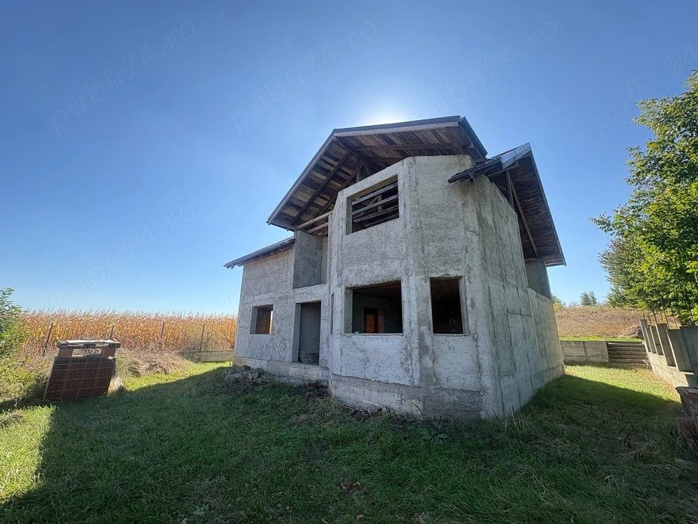 Casă P+M de finalizat, teren 9.205 mp   Căciulești, Girov, Neamț
