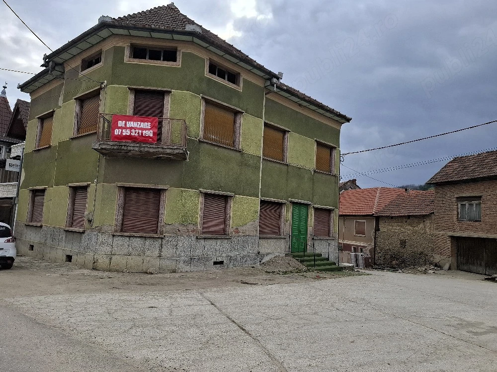 casa cu etaj  7 camere