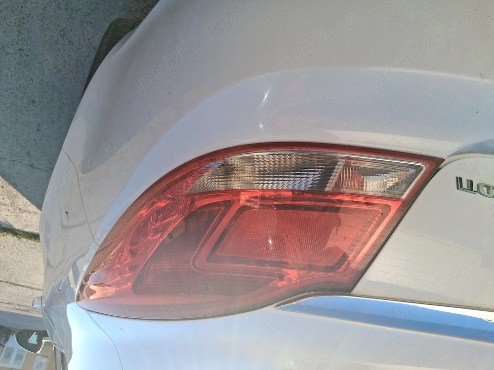 Vând stop, partea dreaptă, Opel insignia 