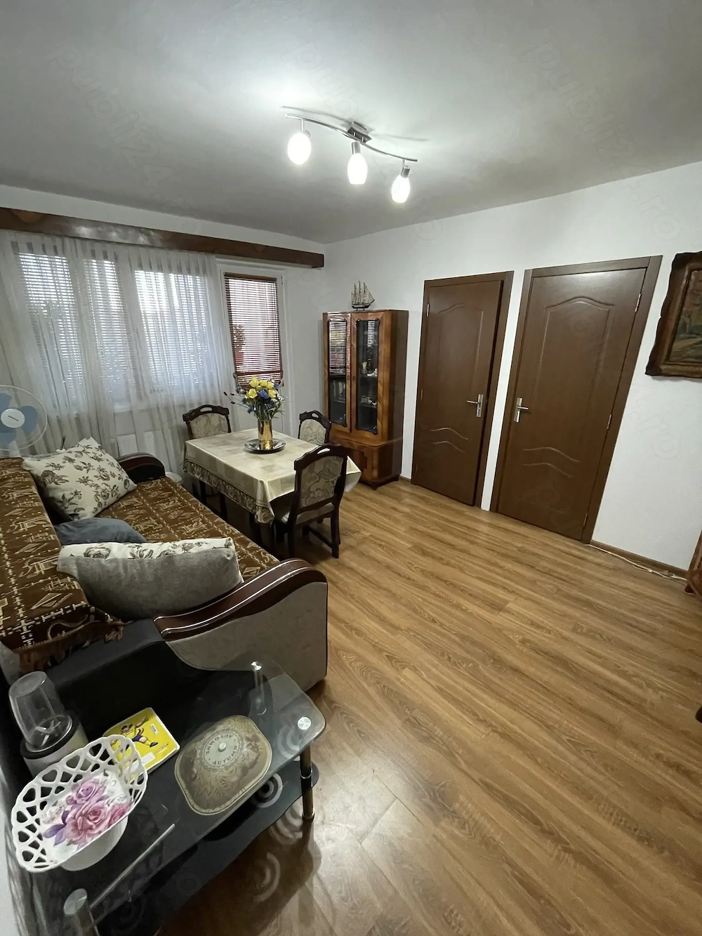 Proprietar, vând apartament cu 3 camere, centrală proprie, lângă Parcul Pădurice