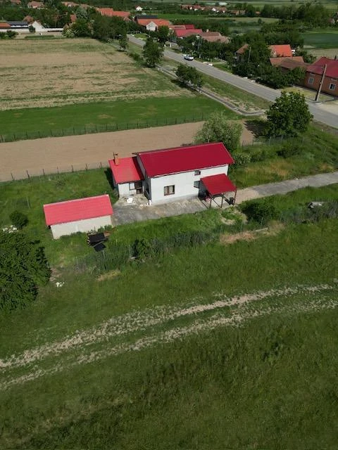 Vand casa si teren in sat Ohaba Forgaci ,zona excelenta , cu multiple posibilitati de utilizare