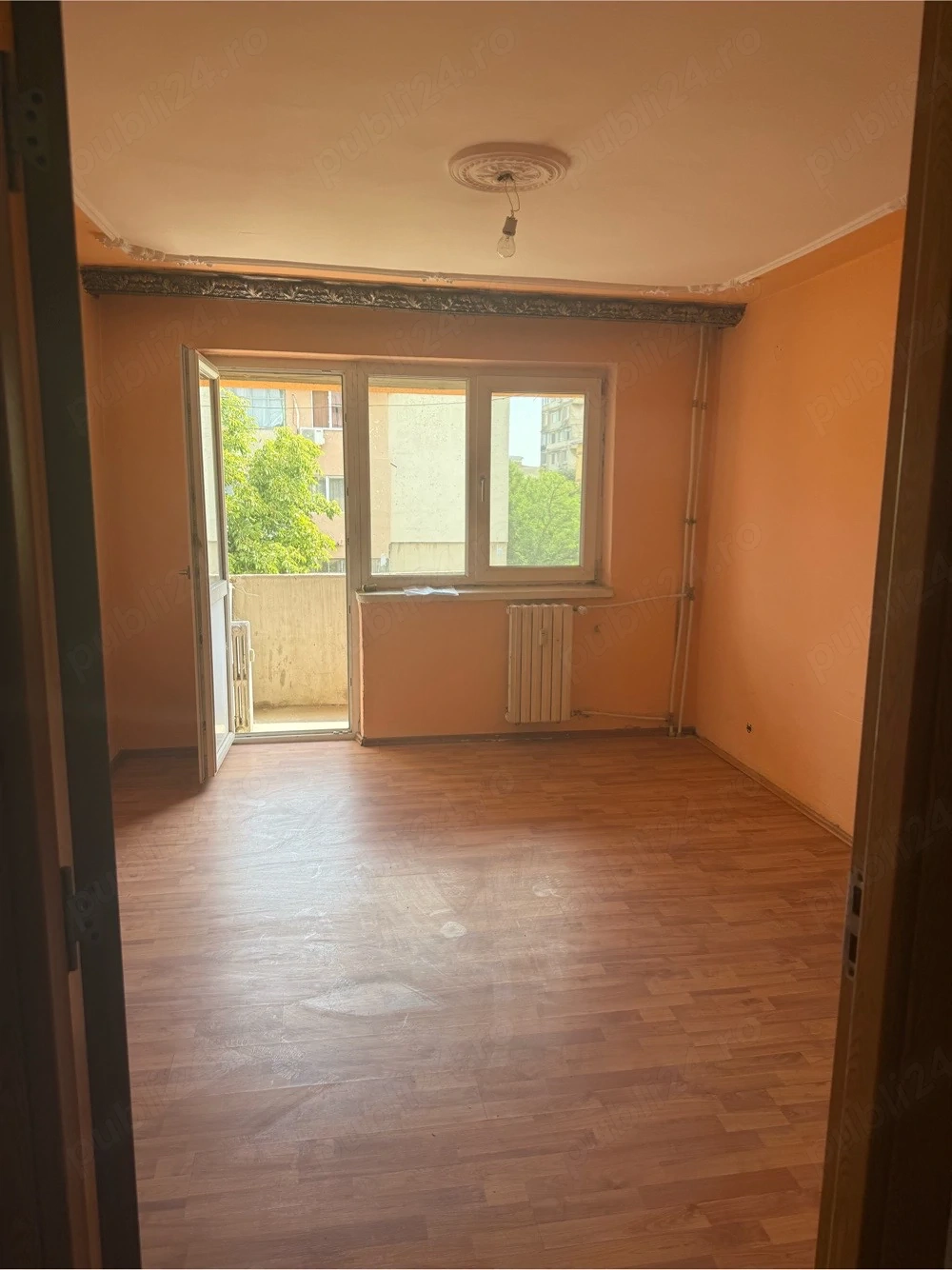 Apartament cu 3 camere,situat în cartierul Cet-Nord