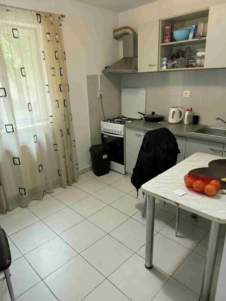 Închiriez ap o cameră zona Lipovei