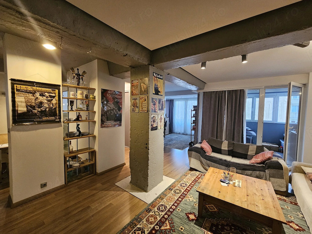 Apartament generos, 3 camere, etajul 8 din 10, semidecomandat, terasă mare, aproape de Iulius Mall