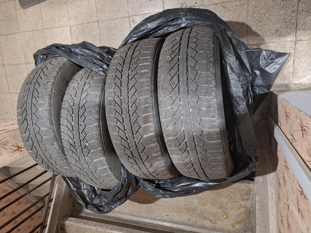 4 buc Anvelope iarnă 185/60 R 15