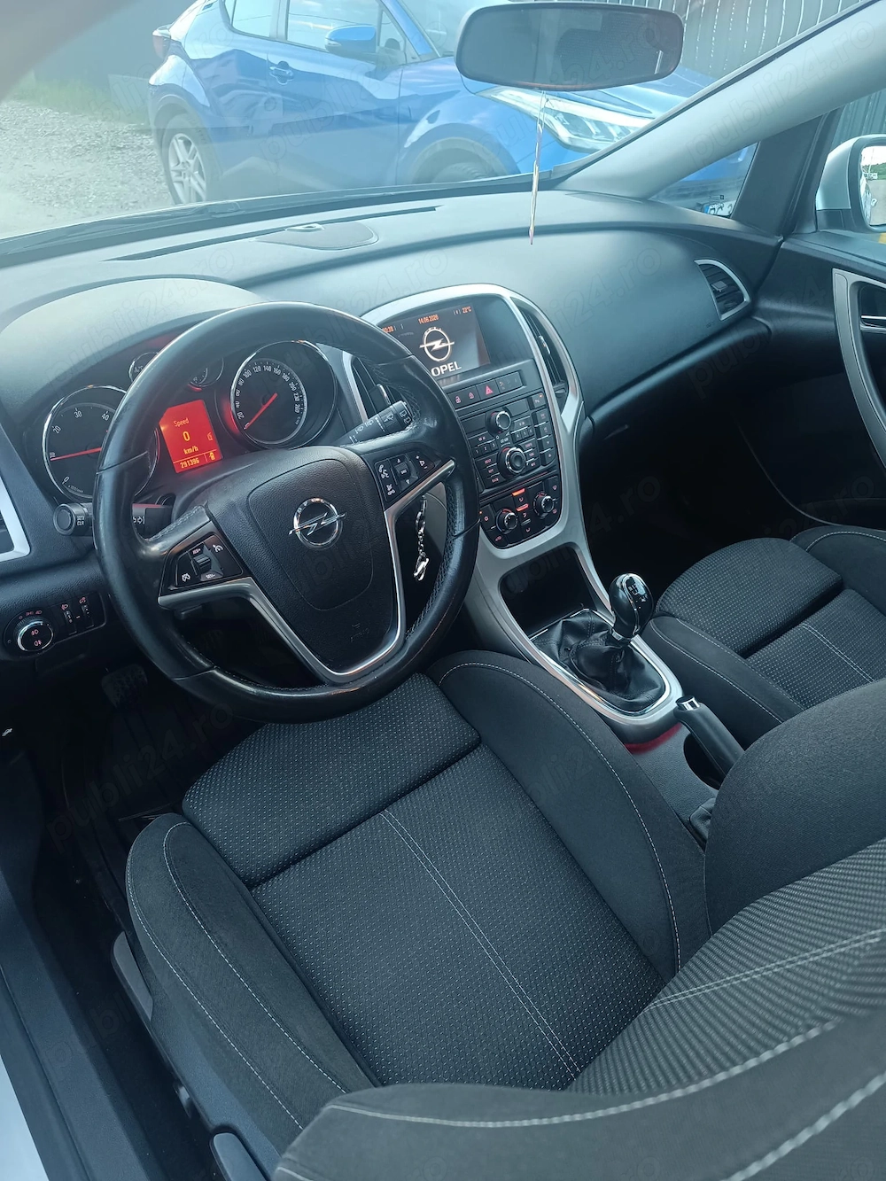 Vând mașină Opel astra j