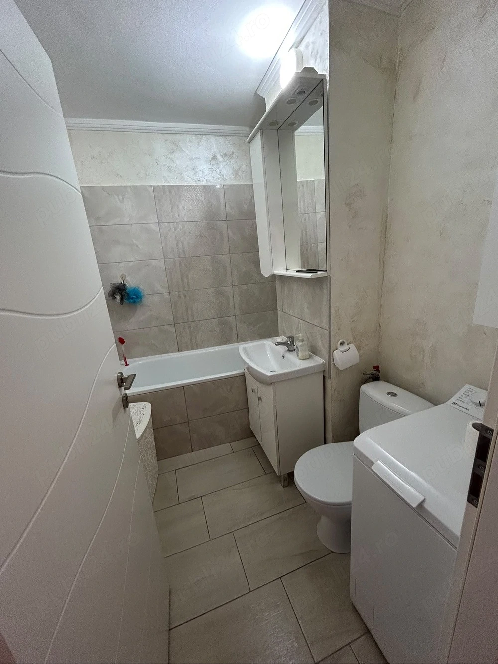 dau in chirie apartament cu 3 camere