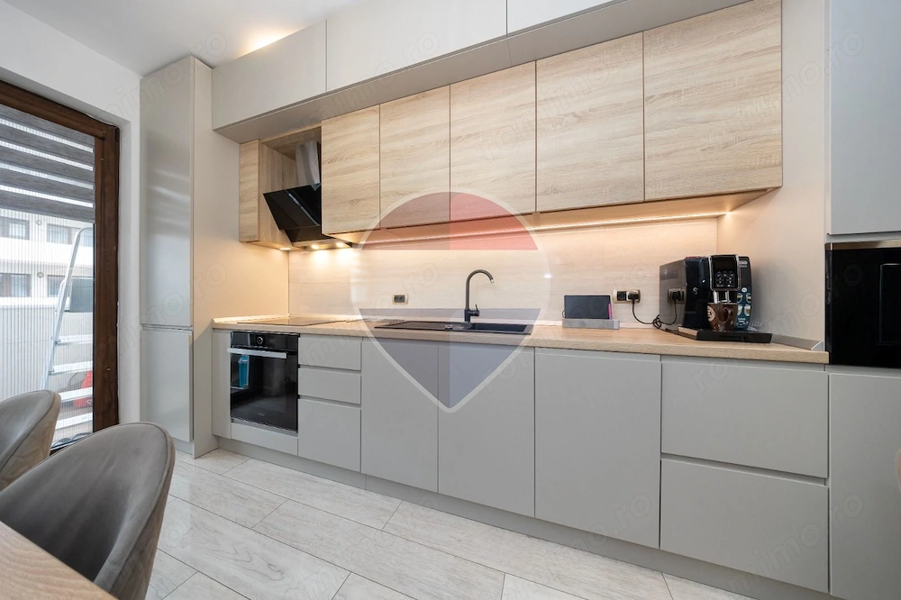 Apartament cu 2 camere de vânzare în zona Tractorul