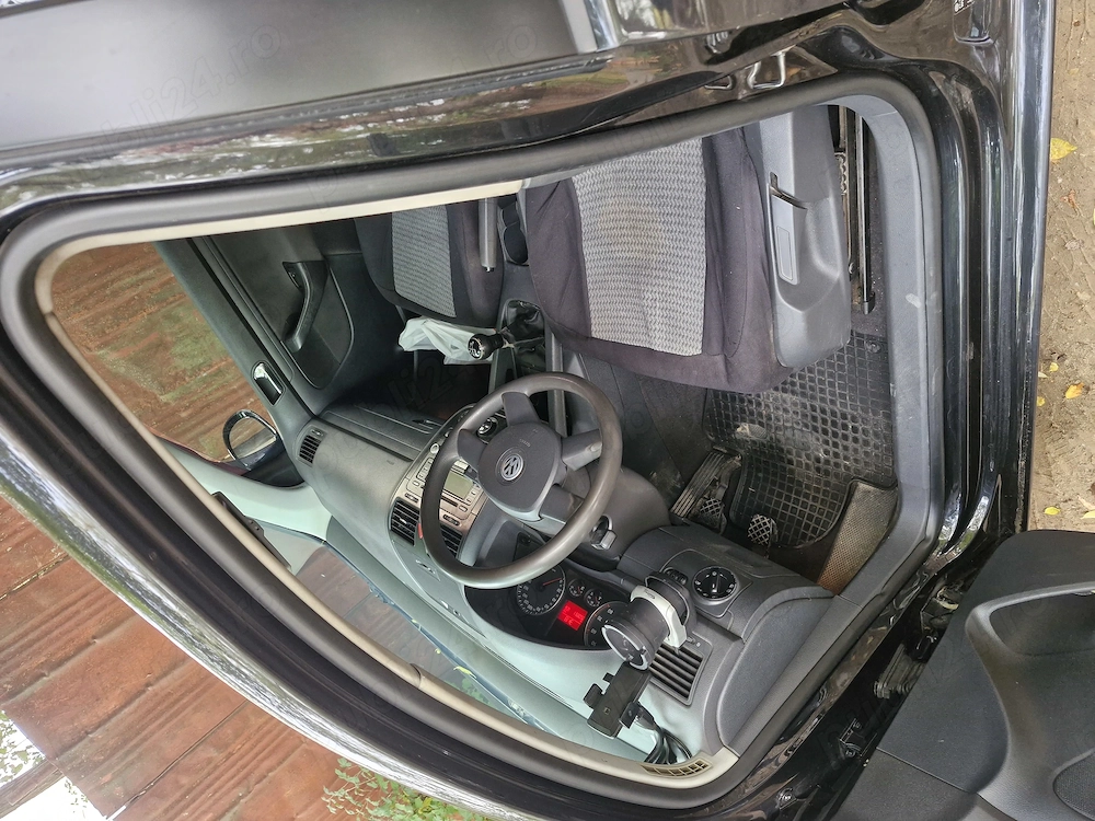 Vând Volkswagen Golf 5, an de fabricație 2004, echipat cu motorul fiabil și economic de 1.4 Benzină 