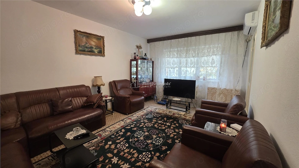 Apartament 3 camere  decomandat, etaj 3 - Valea Rosie