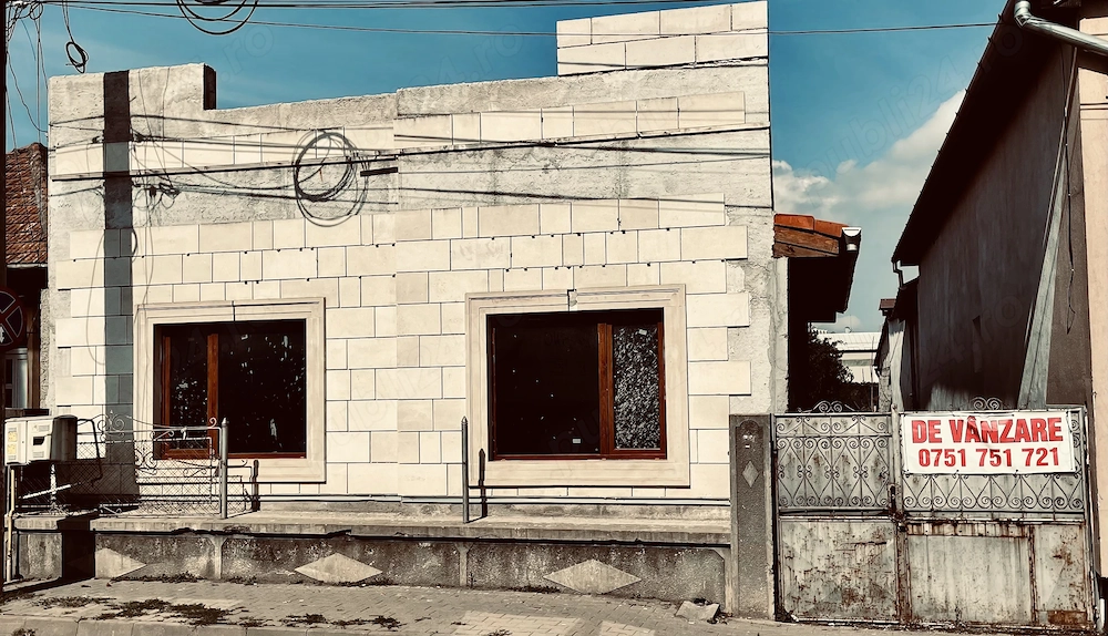 Vand casa Alba, renovata la gri.