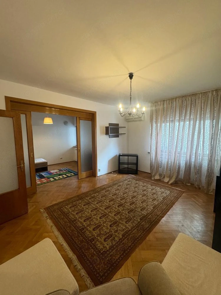 Apartament 3 camere de vânzar, decomandat, 62 mp, Piața Victoriei