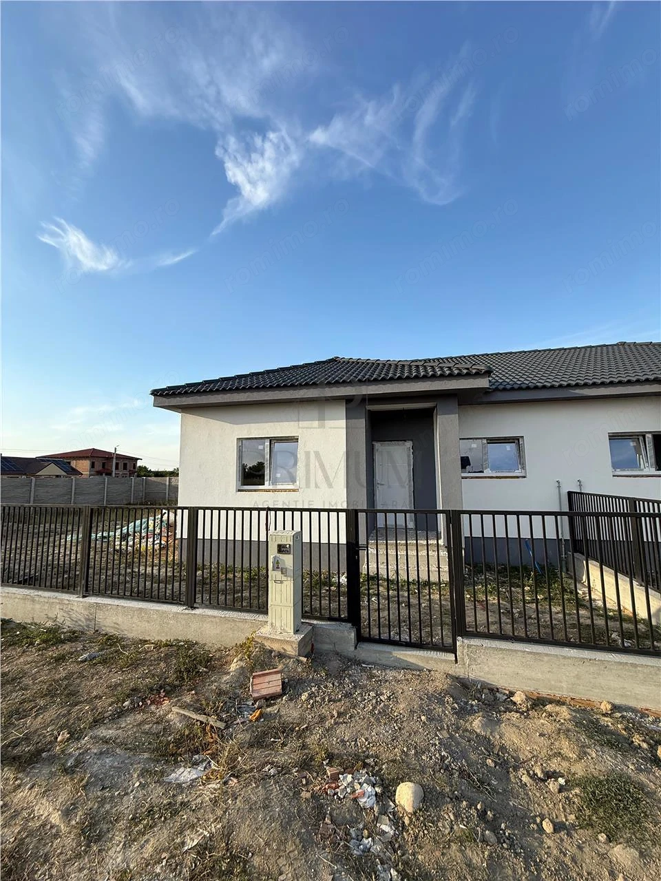 Duplex modern de v #226;nzare  #238;n Mo #537;ni #539;a Nou #259;