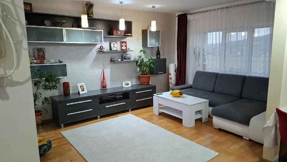 Vand apartament 4 camere