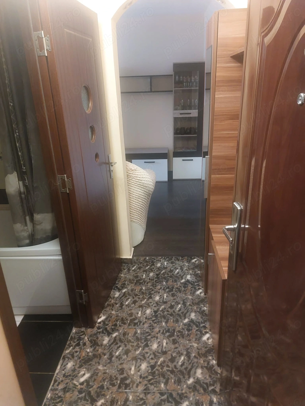 Apartament cu 2 camere in zona Tatarasi-Piata Chirila.