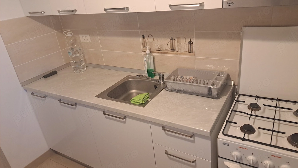 Închiriez apartament 