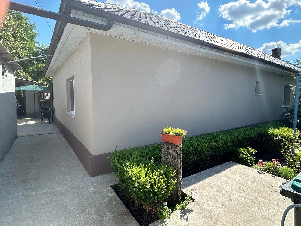 Vand schimb casa la sol cu 3 camere in comuna Cobadin, la 40 km de Constanta.