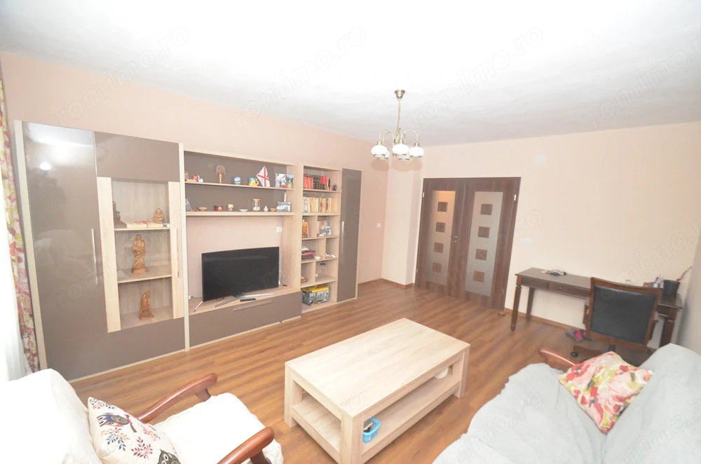 Apartament decomandat cu garaj in zona Cluj