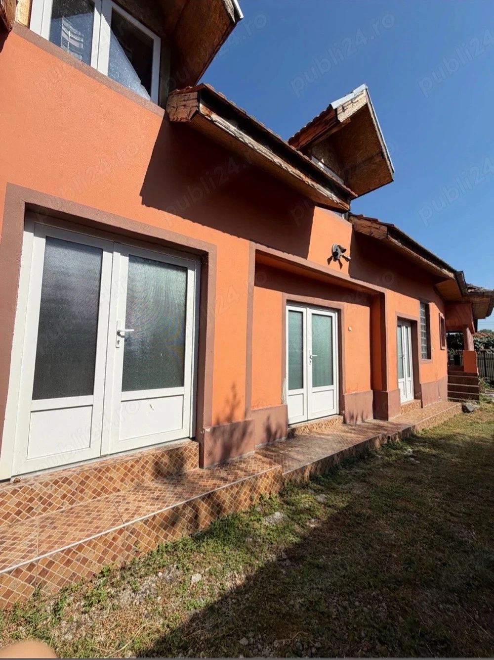 Casă de închiriat