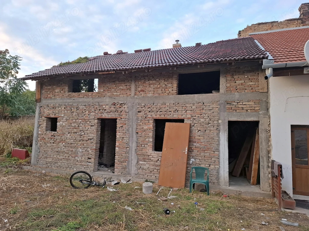 Vând casă în Jimbolia, centru.